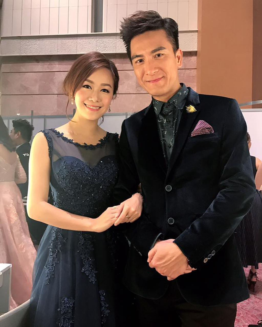 TVB美女黄心颖晒生日蛋糕照 露出既尴尬又灿烂的笑容