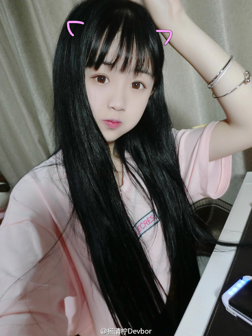 抖音网友偶遇快手杨清柠,小不点变得自卑扭头就跑,是她吗?