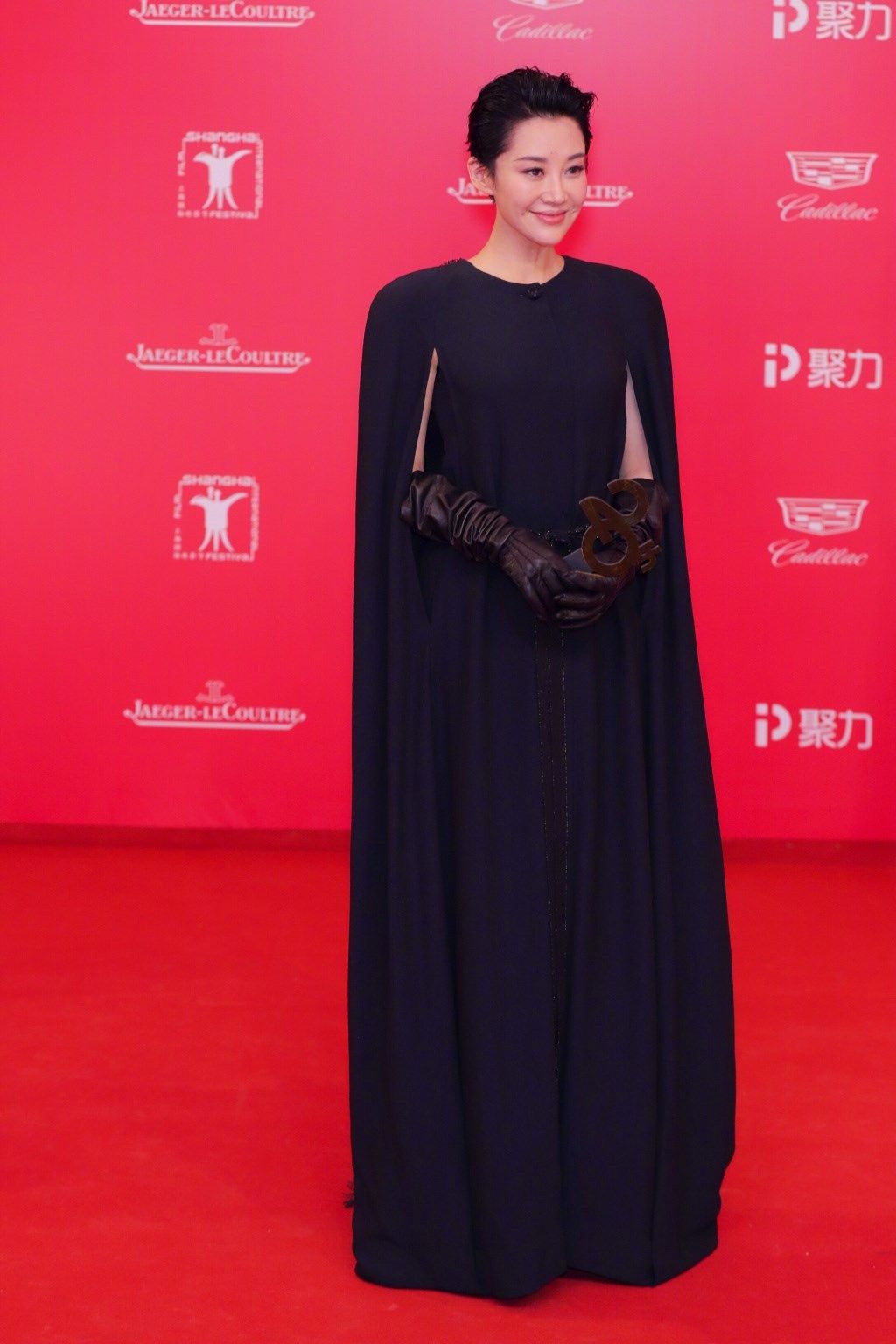 透视裙只服许晴!傲人身材包不住,网友:撩的李易