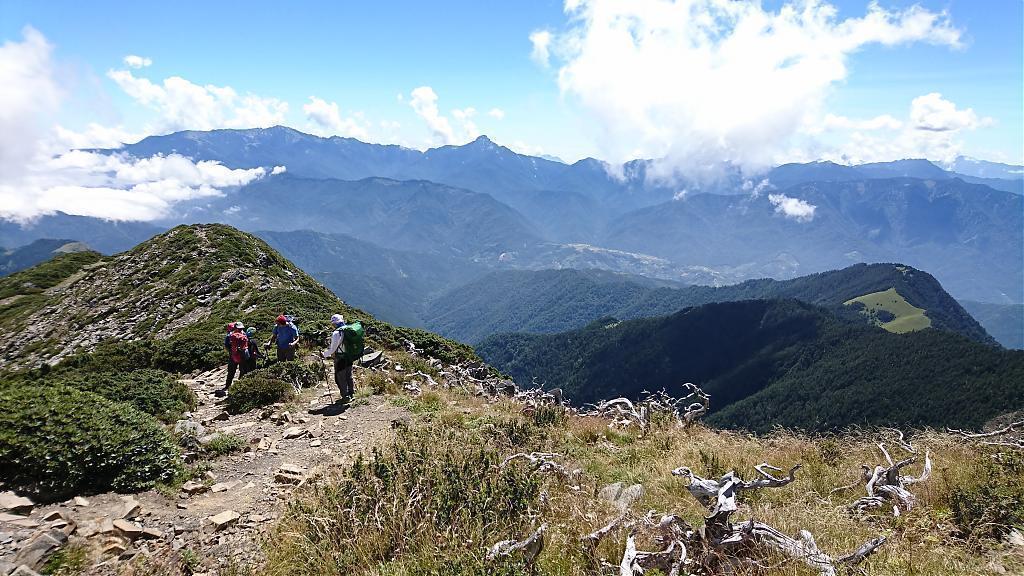 去台湾旅游? 那一定要登台湾百岳, 春夏秋冬全攻略!