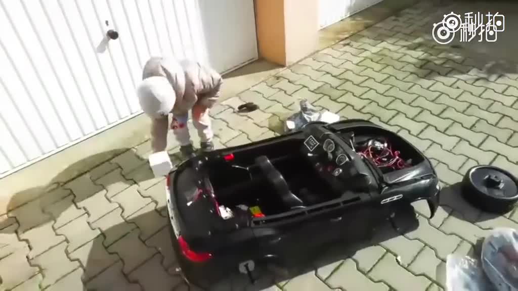 3岁小孩网购一台玛莎拉蒂SUV到货了,打开盒子后惊呆了