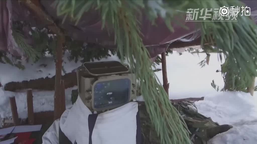 俄炮兵部队试射改进型“红土地”精确制导火炮系统
