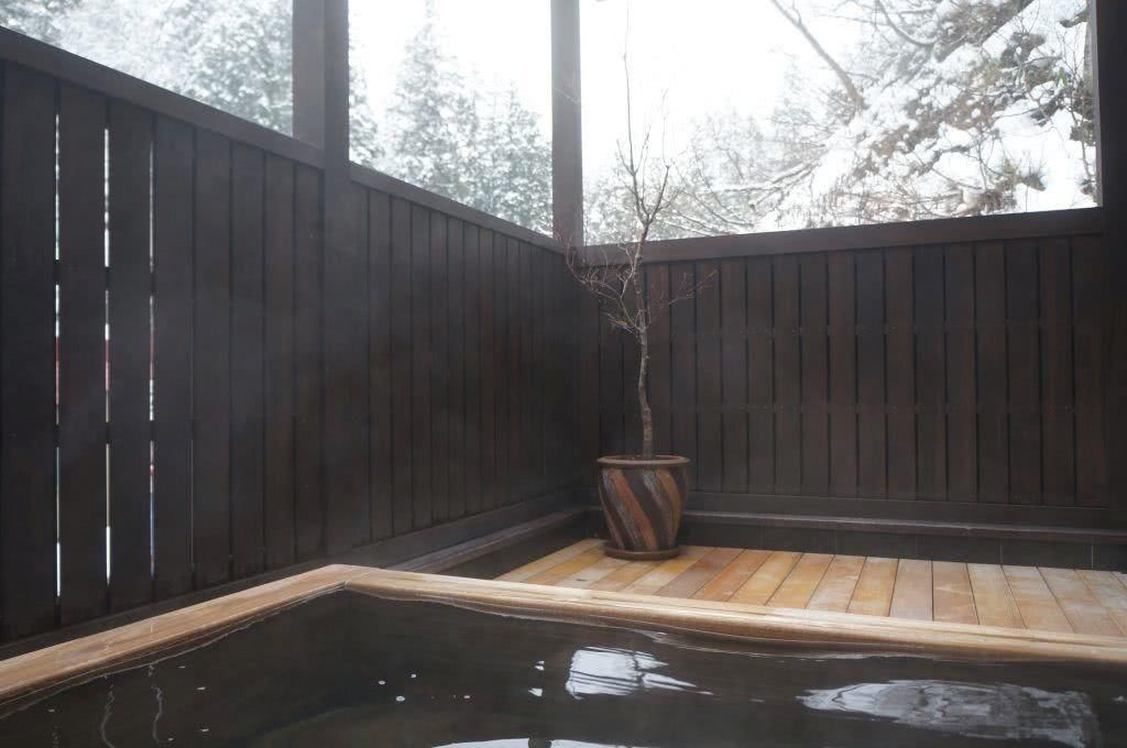 阿信和银山温泉的能登屋