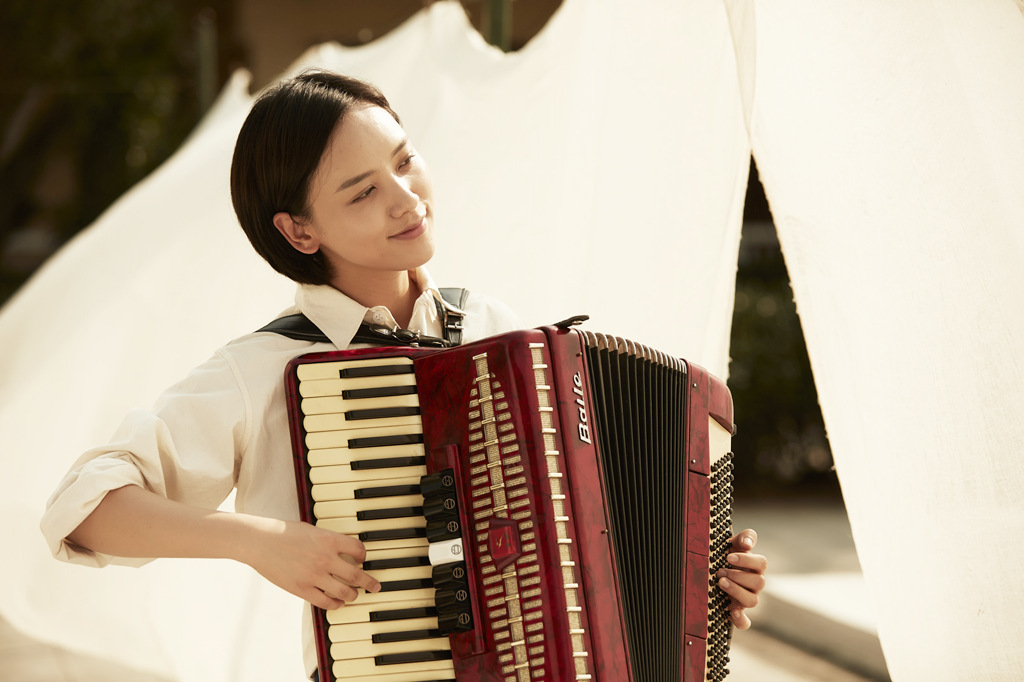 《芳华》票房持续走高 李晓峰国骂堪称最精彩