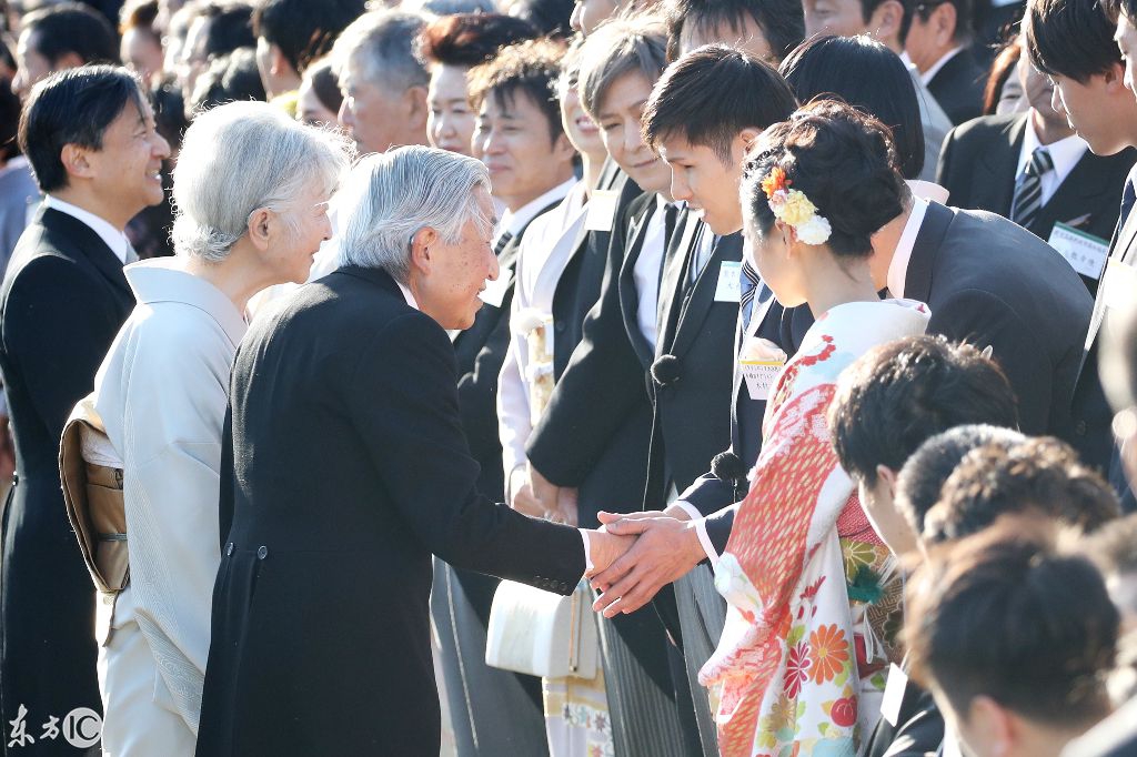 日本皇室豪华阵容亮相东京帝国花园 天皇夫妇行动感动无数日本人