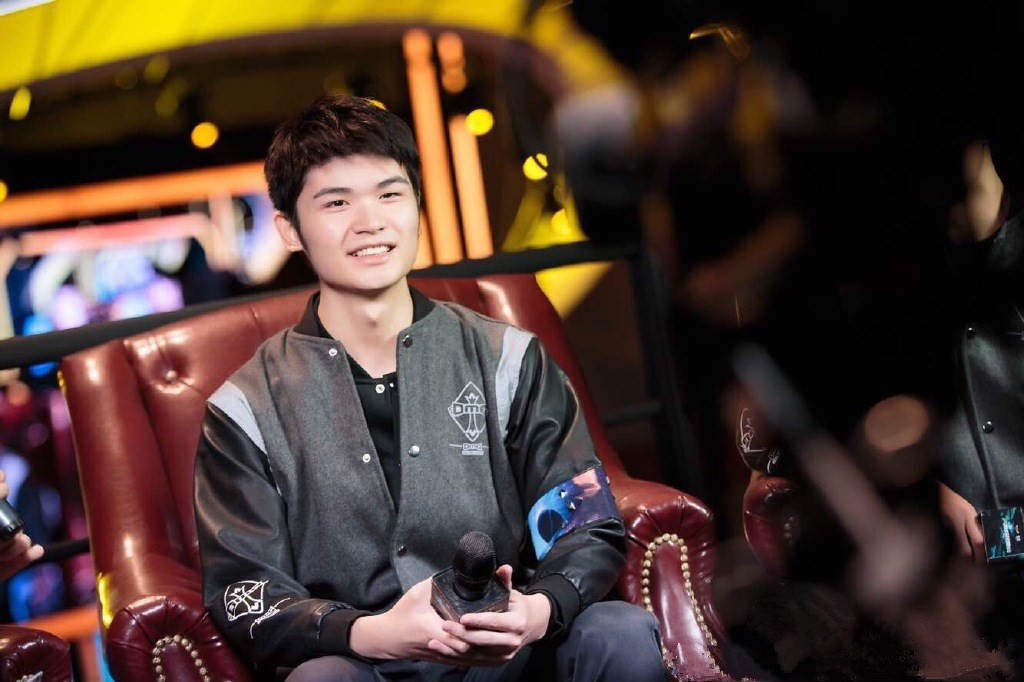 FPX战队宣布签约无状态 不打辅助仍是中单位