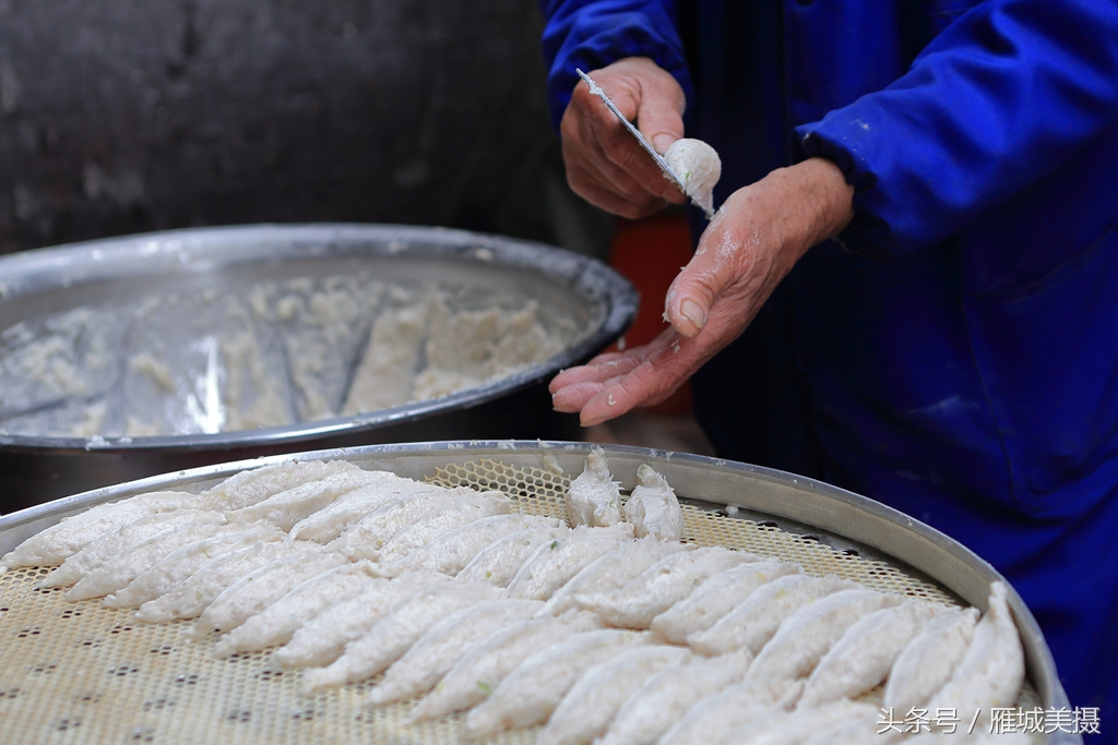 实拍衡阳鱼丸子加工制作流程好吃的鱼丸原来是这样做出来的