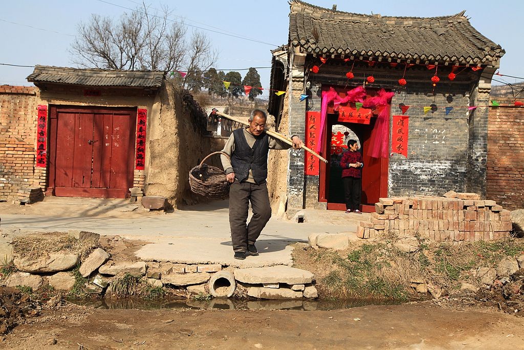 也看到了一抹乡愁,曾经上个世纪的中国北方农村常见的农村服装