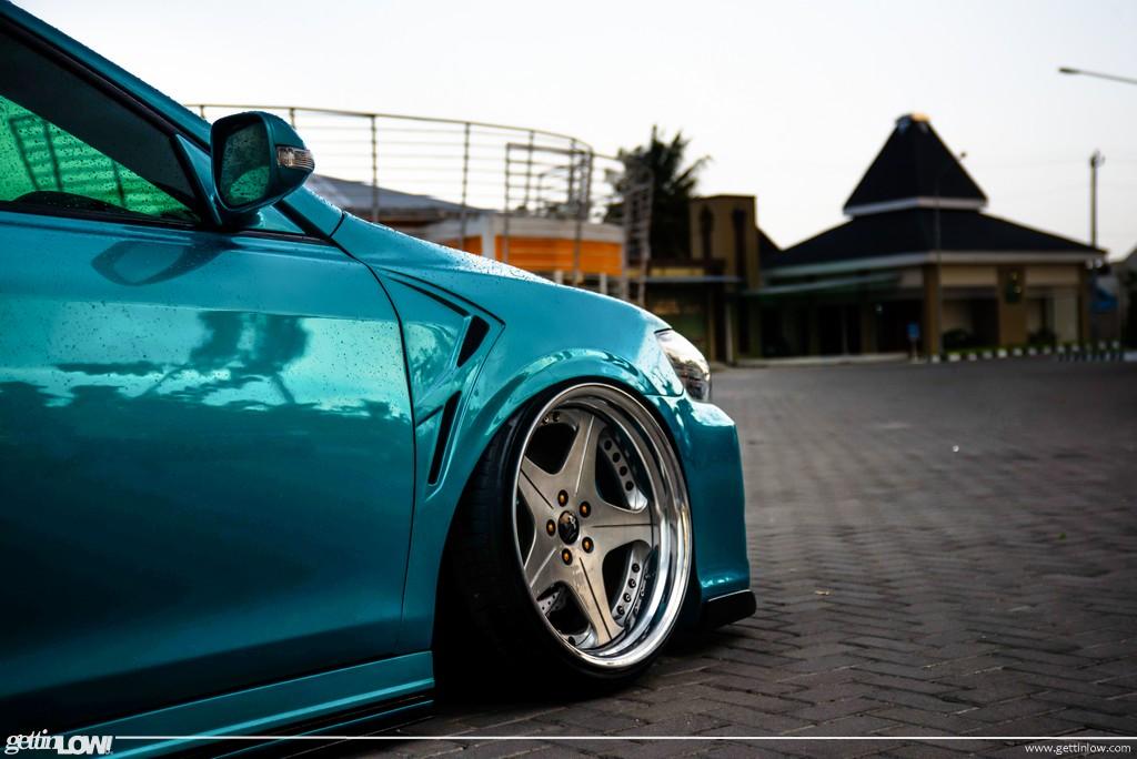 这台凯美瑞趴下来比皇冠更VIP! 丰田凯美瑞改装案例