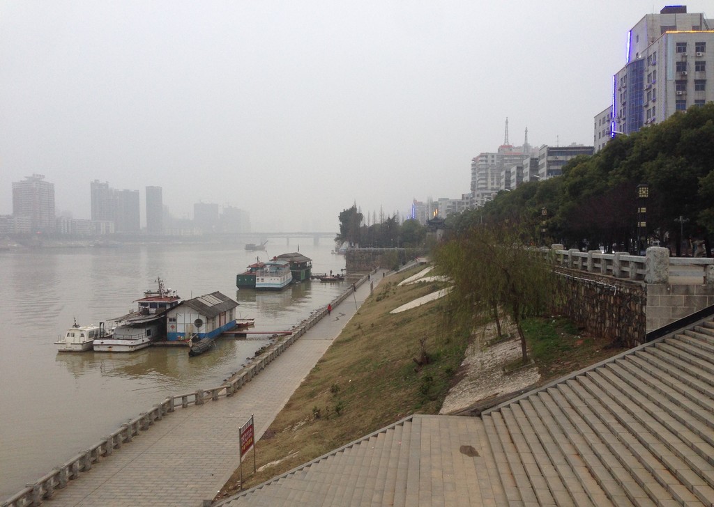 第二人口大市,人口超700万,拥有11座火车站和