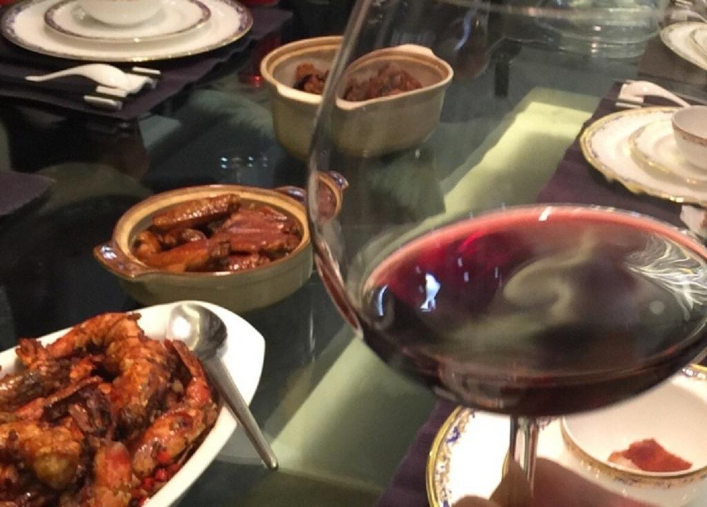 做饭的这位是极限挑战的严敏导演吗? 没想到你