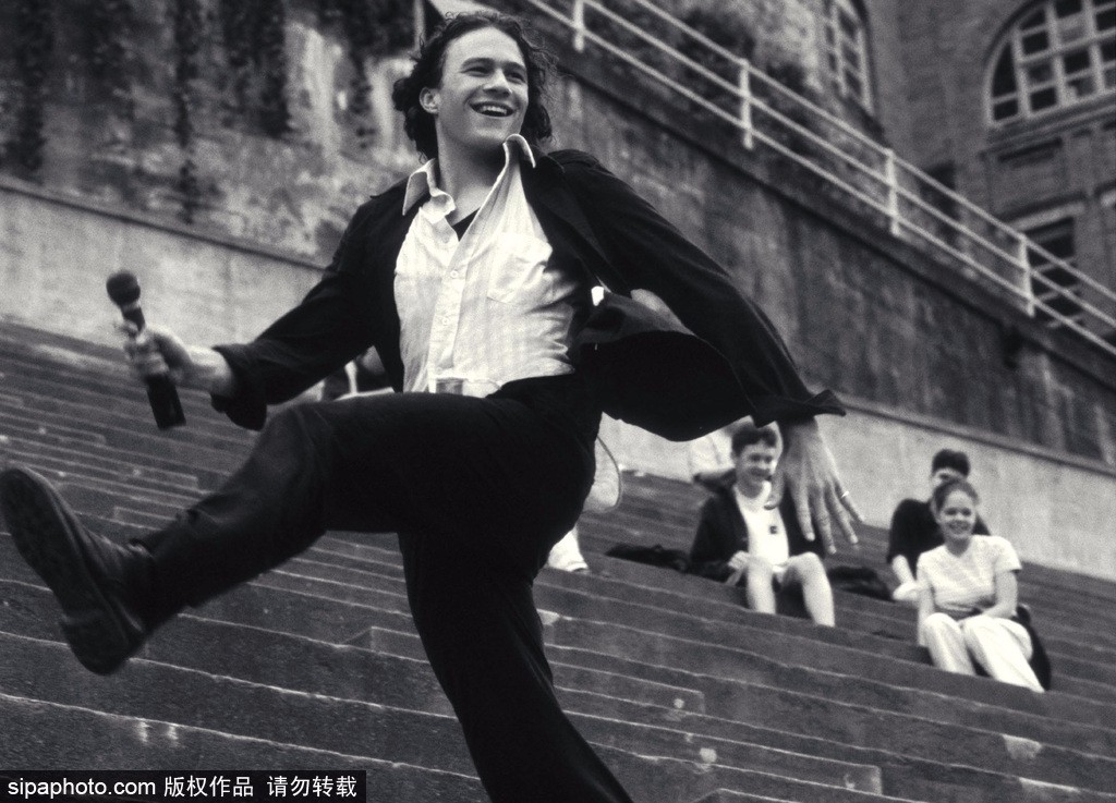 永远的经典 他是史上最棒的“小丑”希斯·莱杰_新浪看点