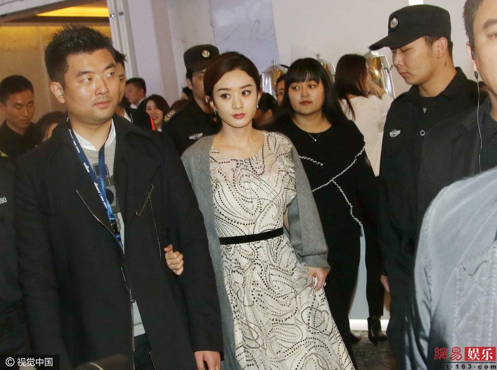 但是,自从赵丽颖签约黄斌之后,赵丽颖的代言多了起来而且质量也提高了