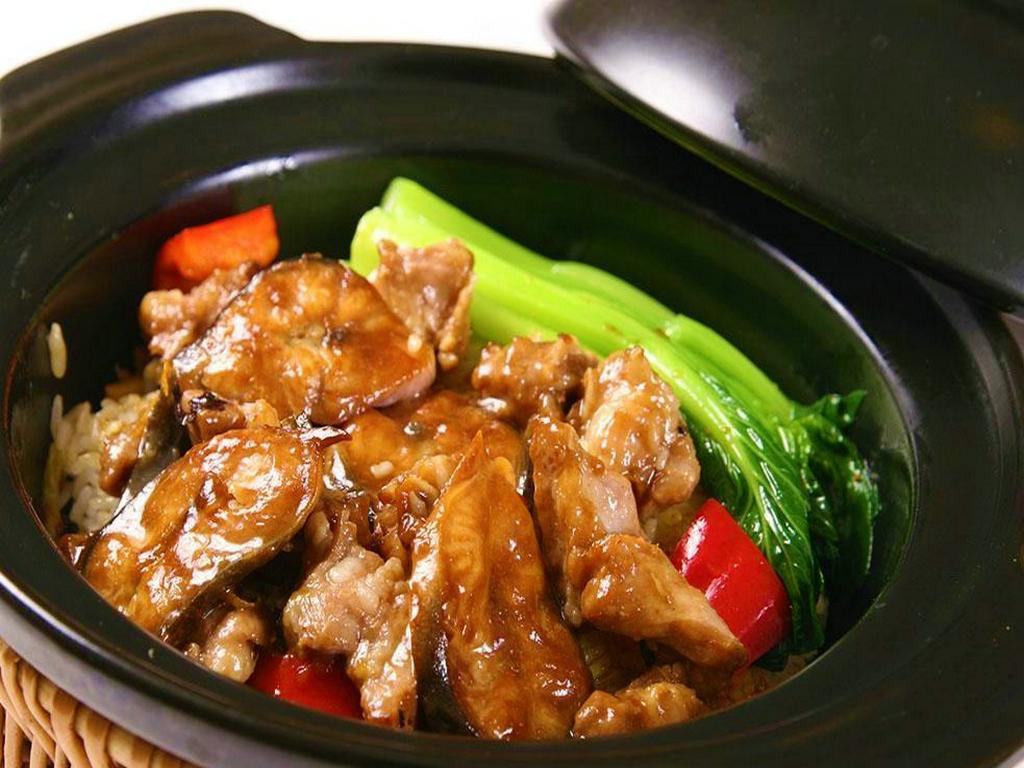 广东: 讲究又随意的美食——煲仔饭? 精华在底下!