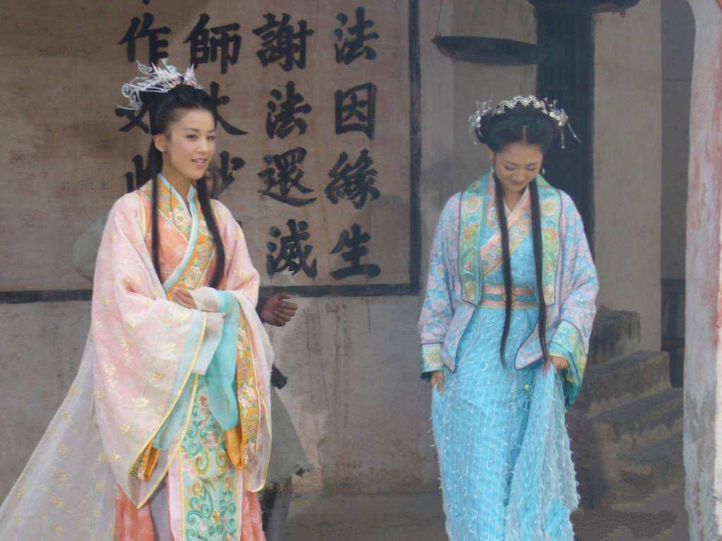 亦菲演清宫戏? 她和四小旦杨幂王珞丹黄圣依宫