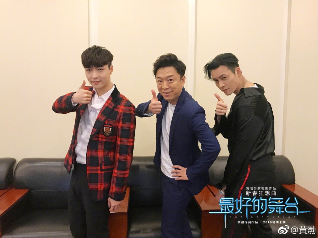 黄渤春晚火了,风头盖过张艺兴陈伟霆,网友:这明