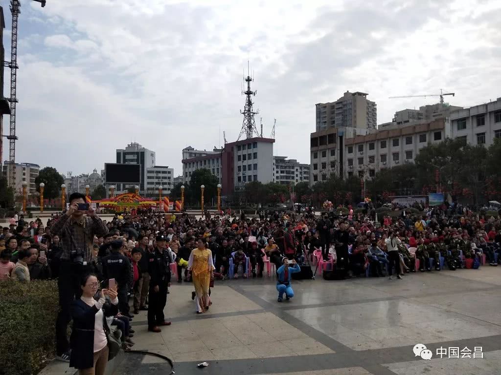 会昌西江镇非遗文化马灯舞在文化广场隆重展演