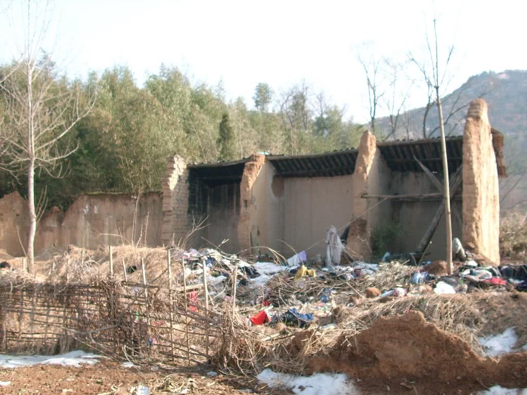 23岁男子活活饿死在家,大便也不去茅房,原因竟