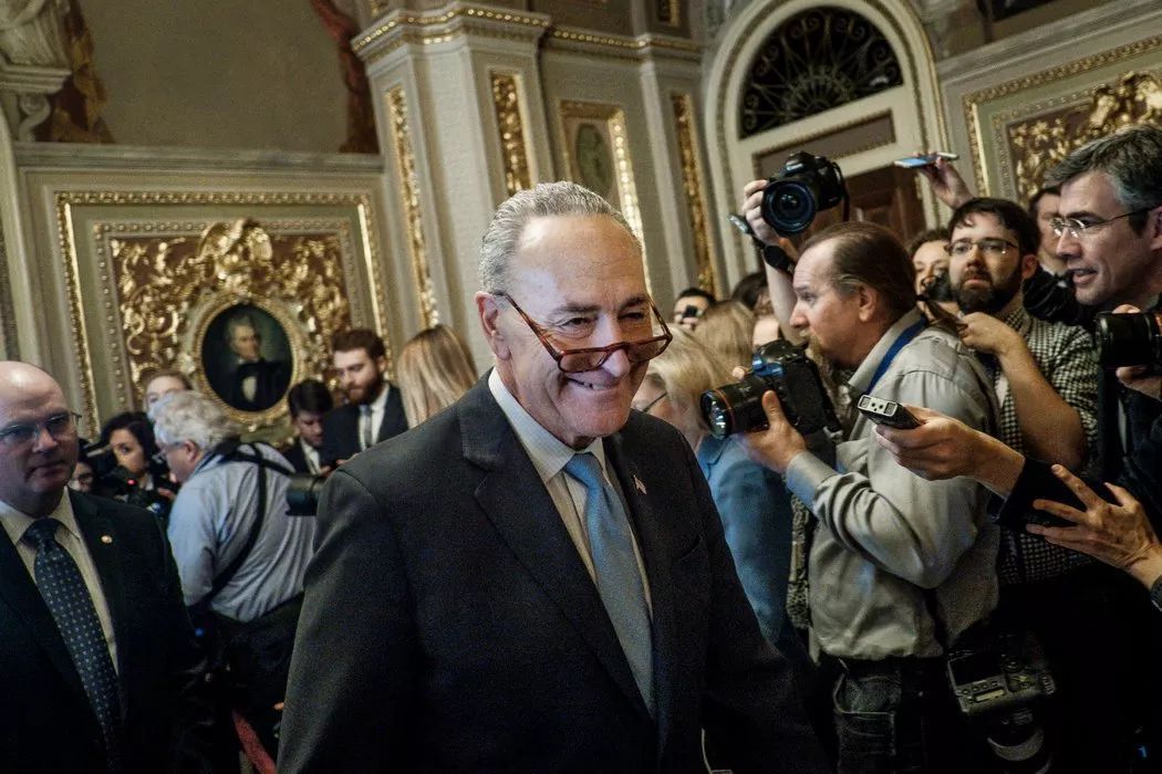 美国政府结束停摆,“推特治国”的总统需要联邦政府吗?