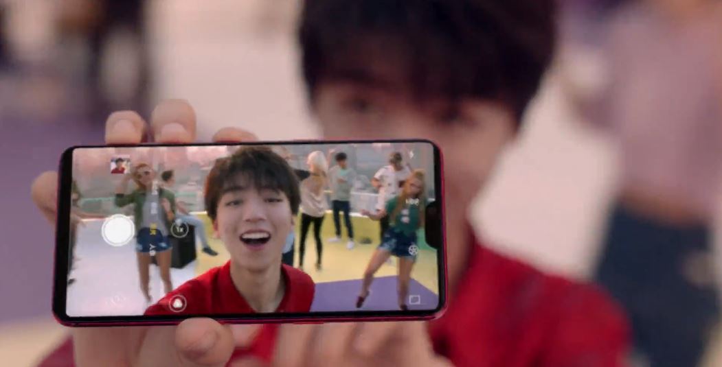 OPPO R15梦境版真机现身, 红黑色双曲面玻璃