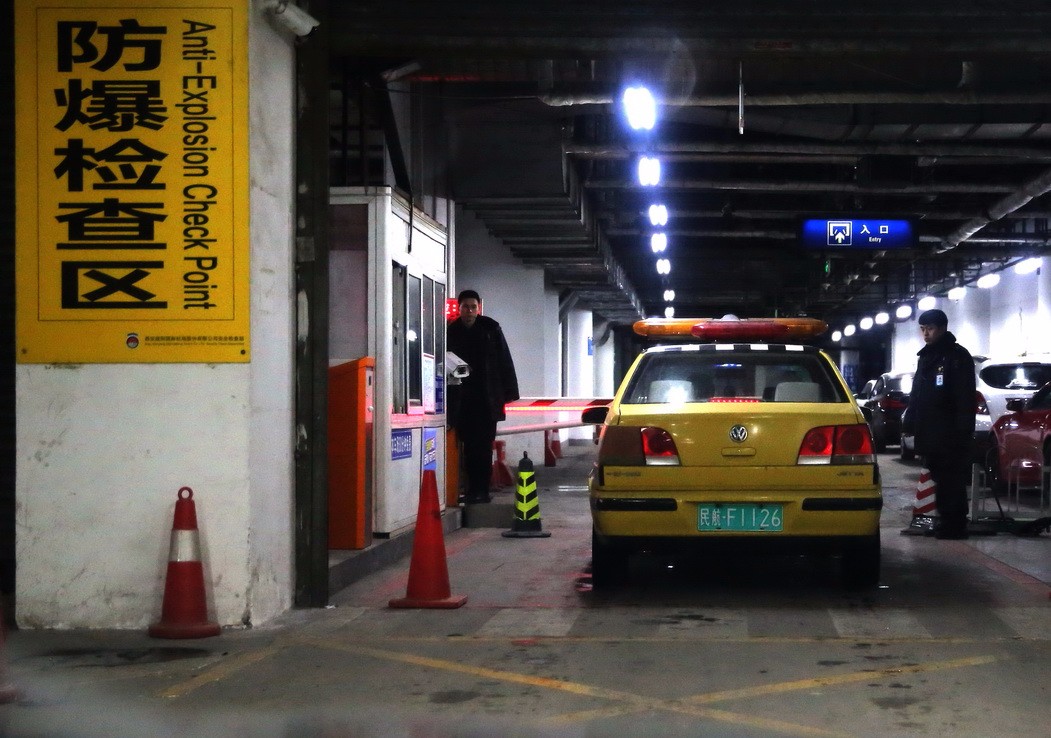 西安咸阳机场停车收费 进入扫码支付