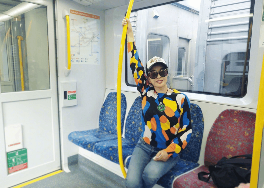 知名女星国外乘坐地铁