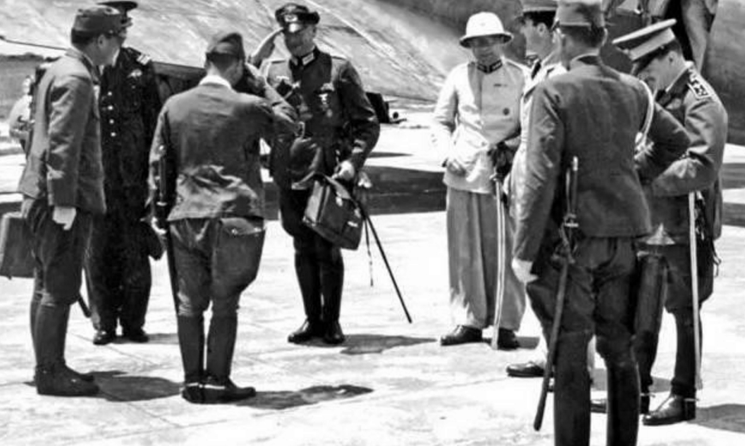 二战时期, 日本军官都喜欢佩戴一把军刀, 其中到
