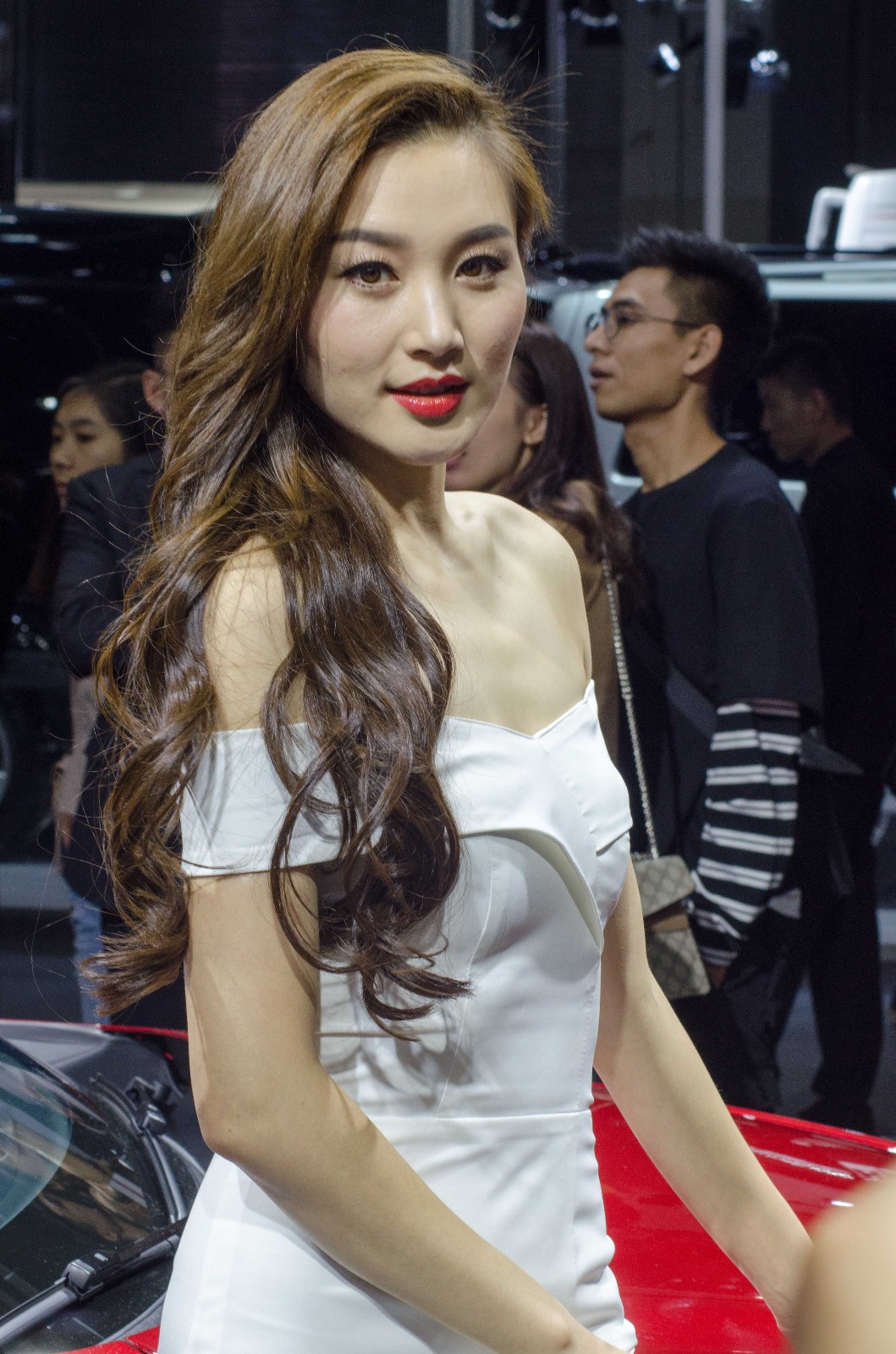 实拍车展美女车模:长腿性感,宅男的最爱!