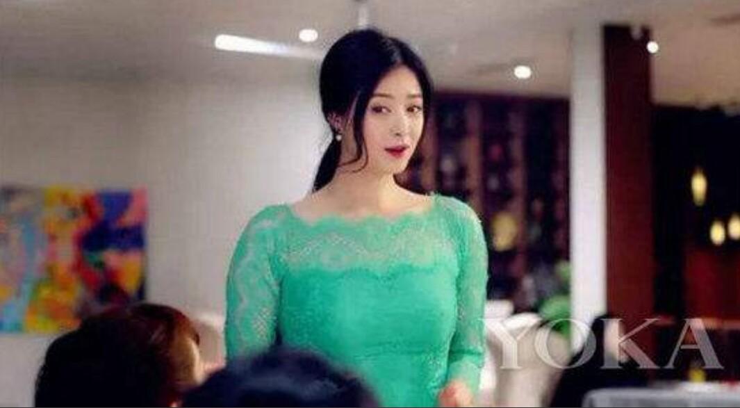 当女星穿起绿裙子,张雨绮性感,杨颖清新亮丽