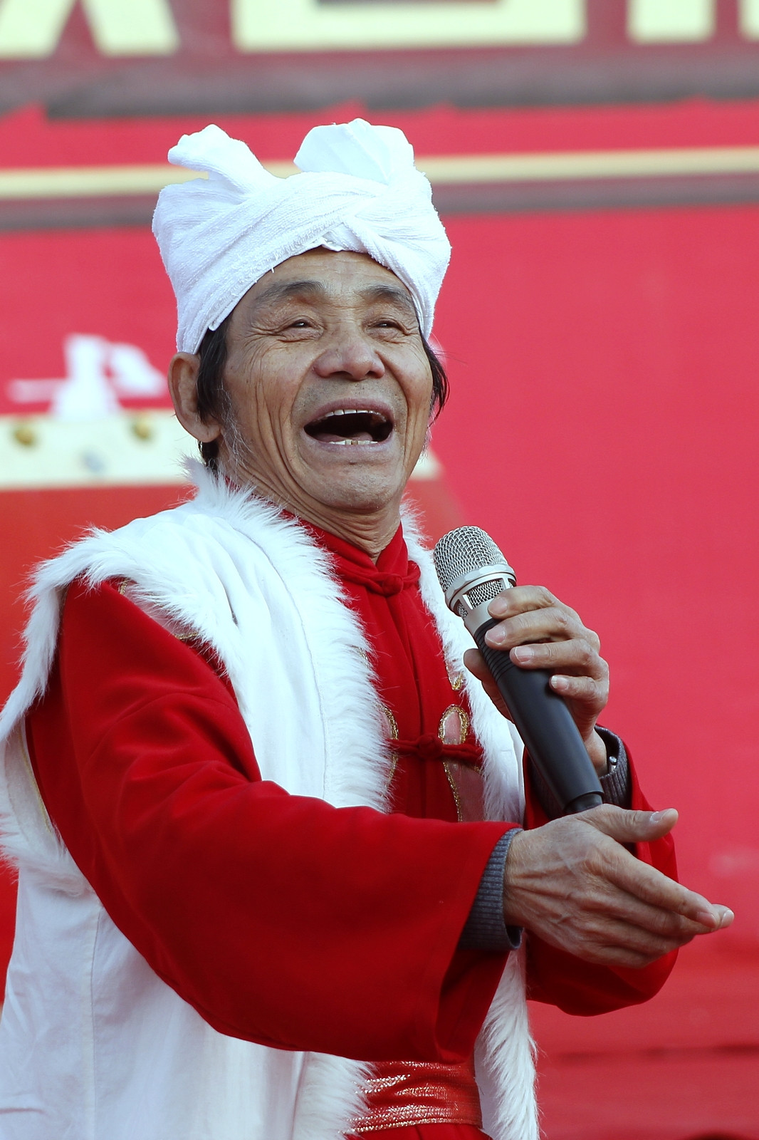 陕北民歌歌王 王向荣