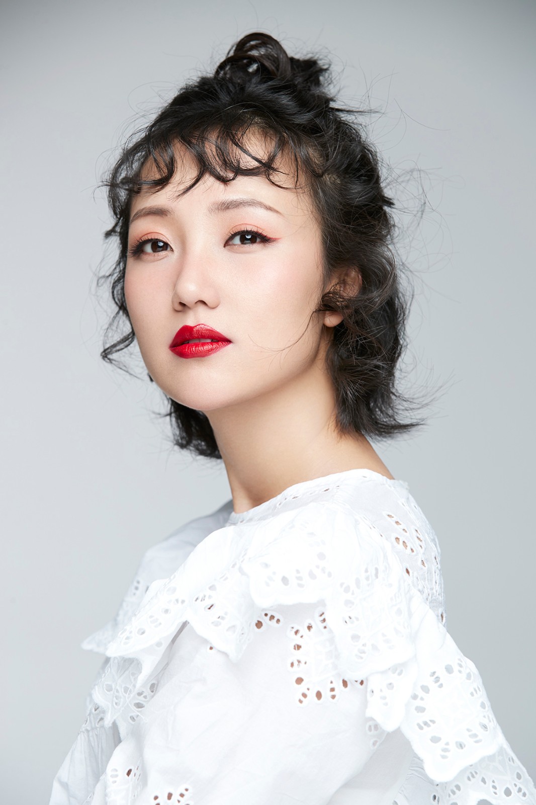 组图:杜沁怡拍摄早春时尚大片 尽显少女质感