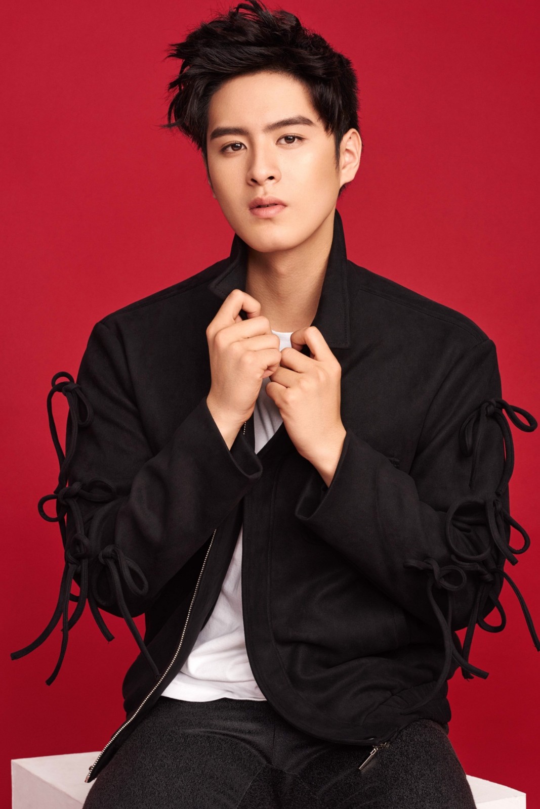 牛子藩《不负如来不负卿》首播 白衣少年禁欲