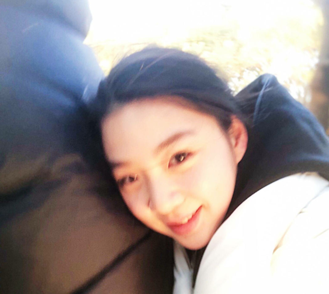 上海上港球员孙祥的妻子晒出全家福,幸福美满