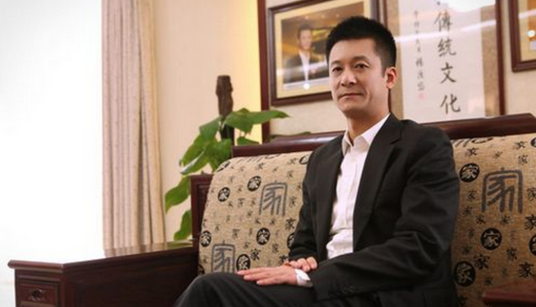 天津权健束昱辉如何发家的?为何如此有钱?权