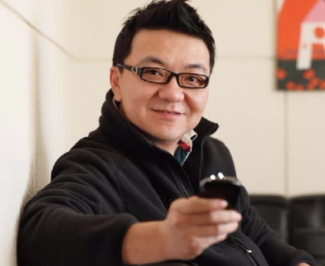 与众不同的足球解说员董路，风趣幽默、见解独到，致力于足球小将