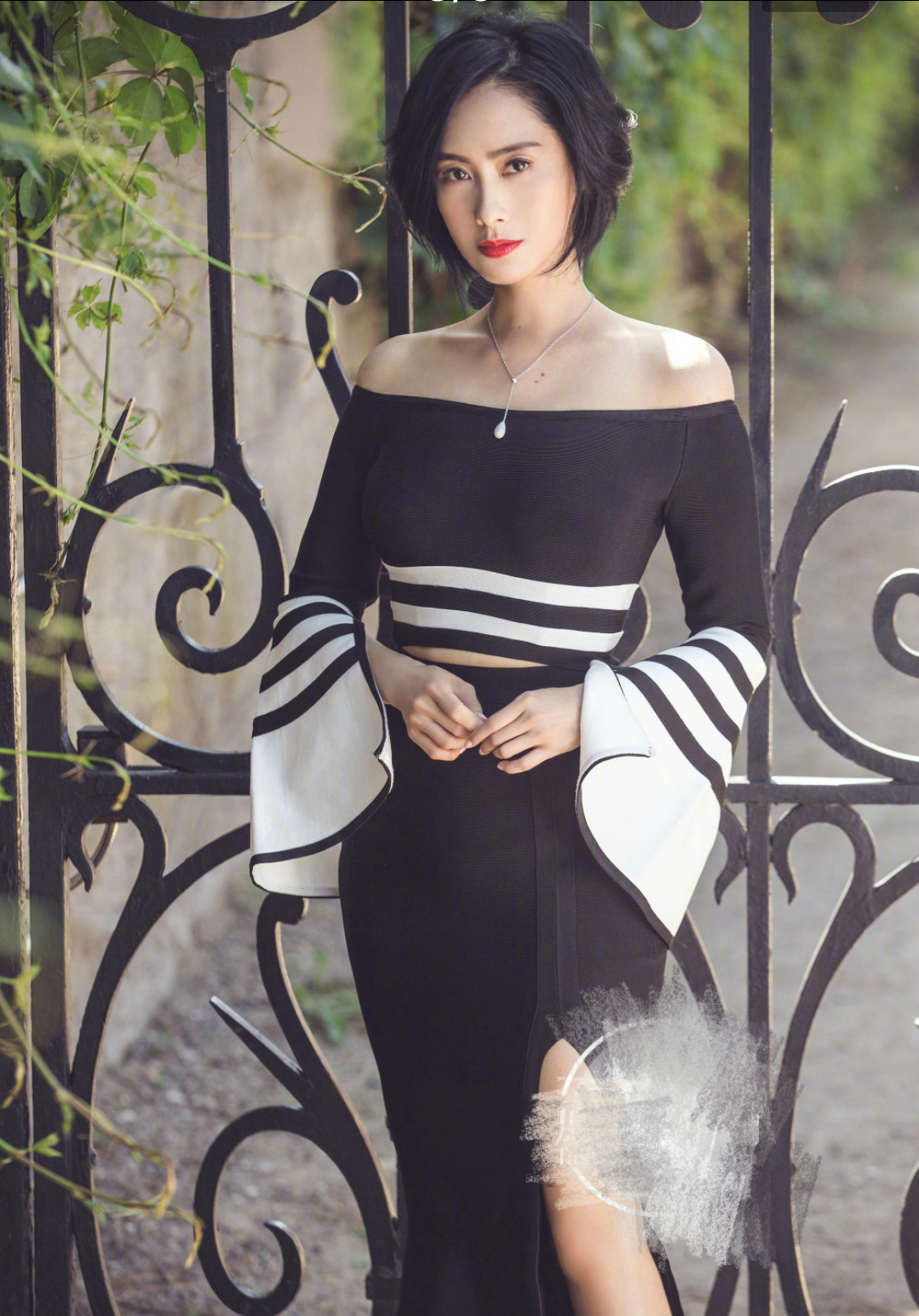 46岁蔡少芬孕晚期胎动明显,闺蜜陈法蓉6个字疑透露孩子性别图片