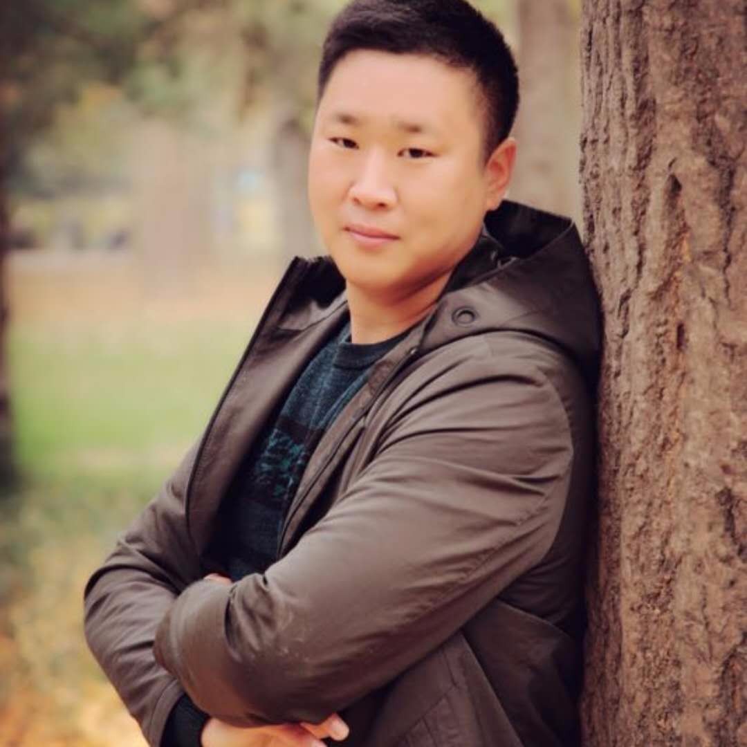 老总摸你脸