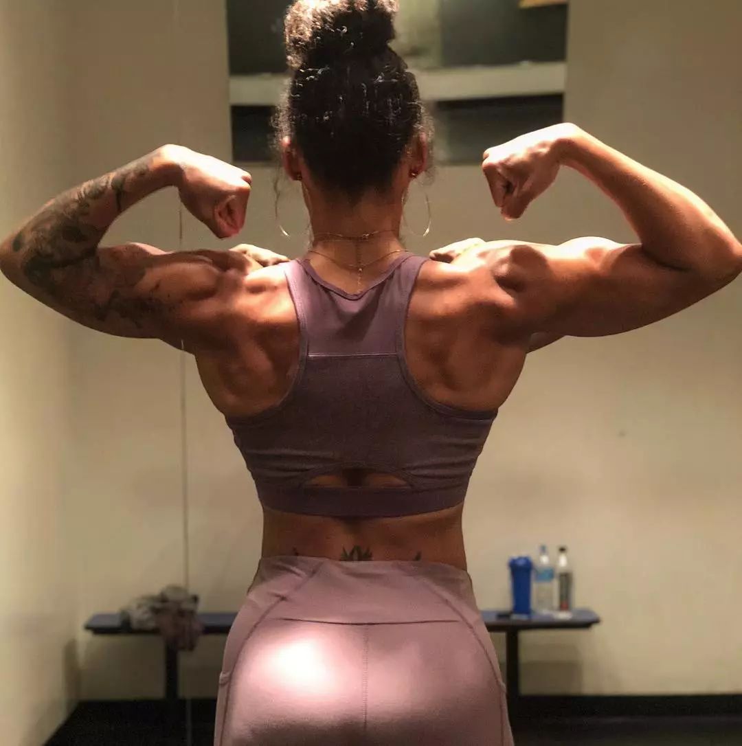 卡戴珊御用健身教练,从大孕肚到8块腹肌,让多少男人羞