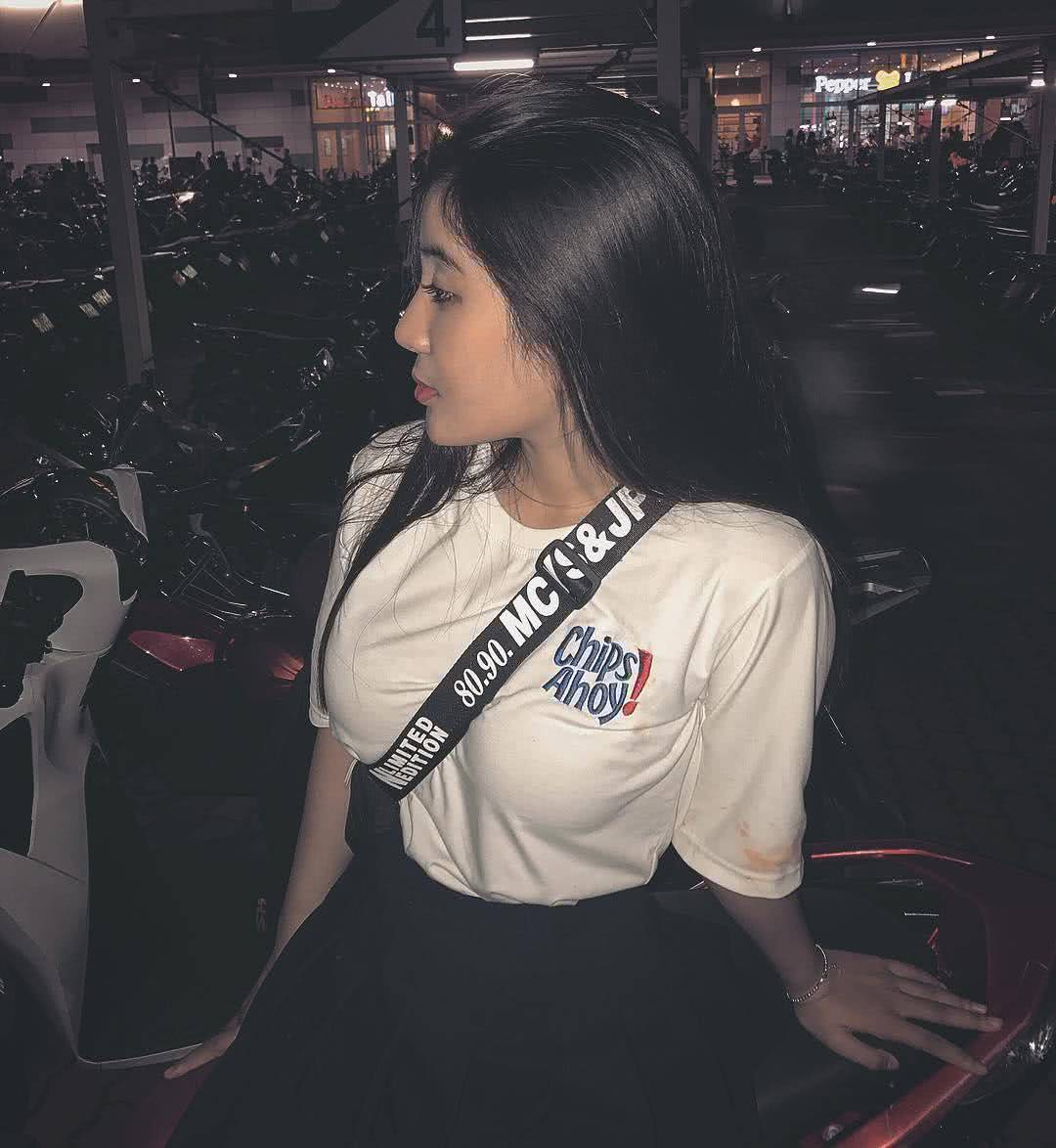 华裔越南美少女刚满17岁胸大腰细网友直呼不科学