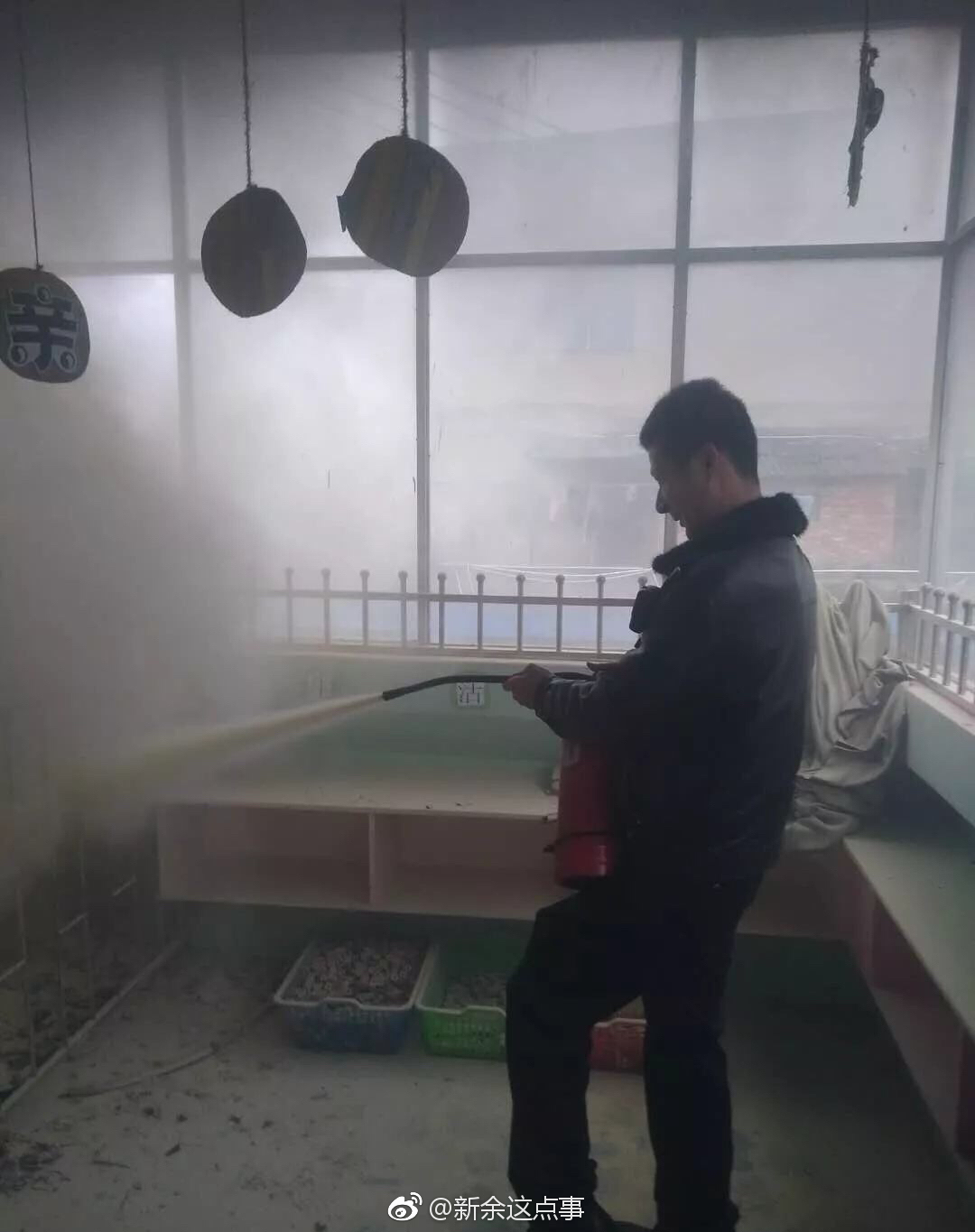 今日,新余分宜一幼儿园突发火灾!现场浓烟滚滚