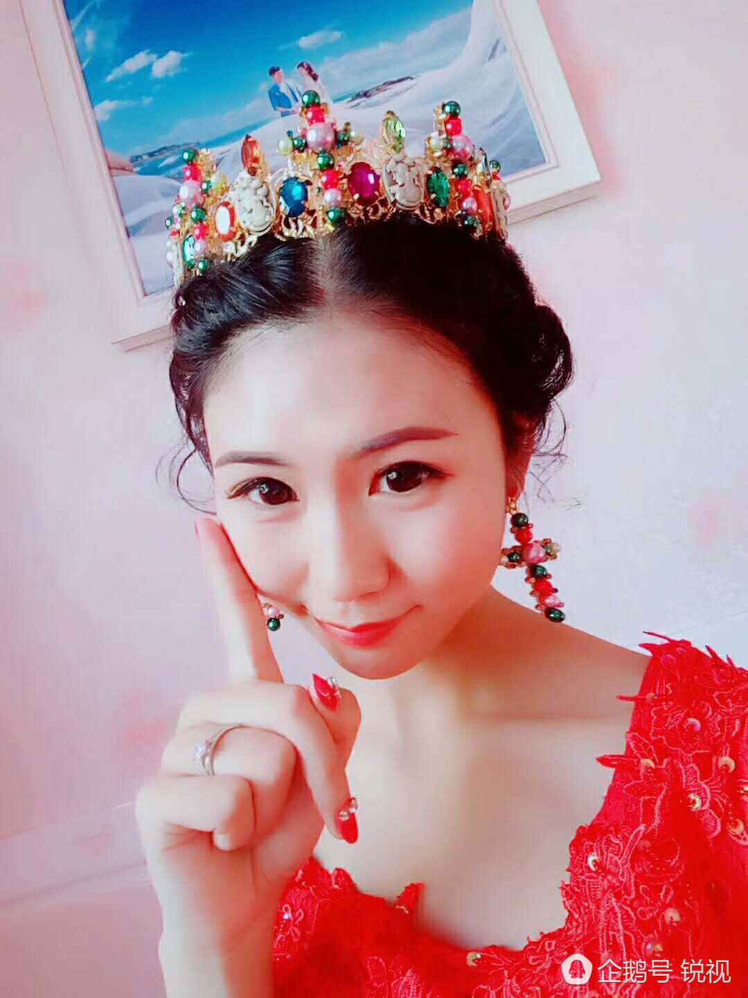 农村新娘结婚不要彩礼走红 市委书记上门送礼物点赞