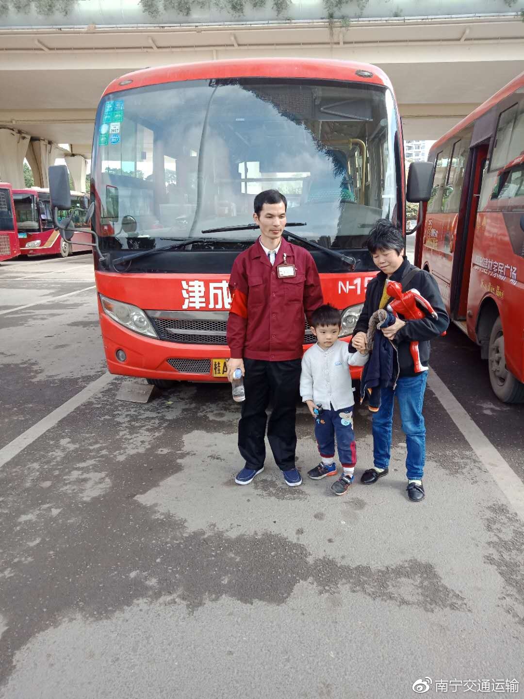 好人好事传递正能量,请为公交司机点个赞