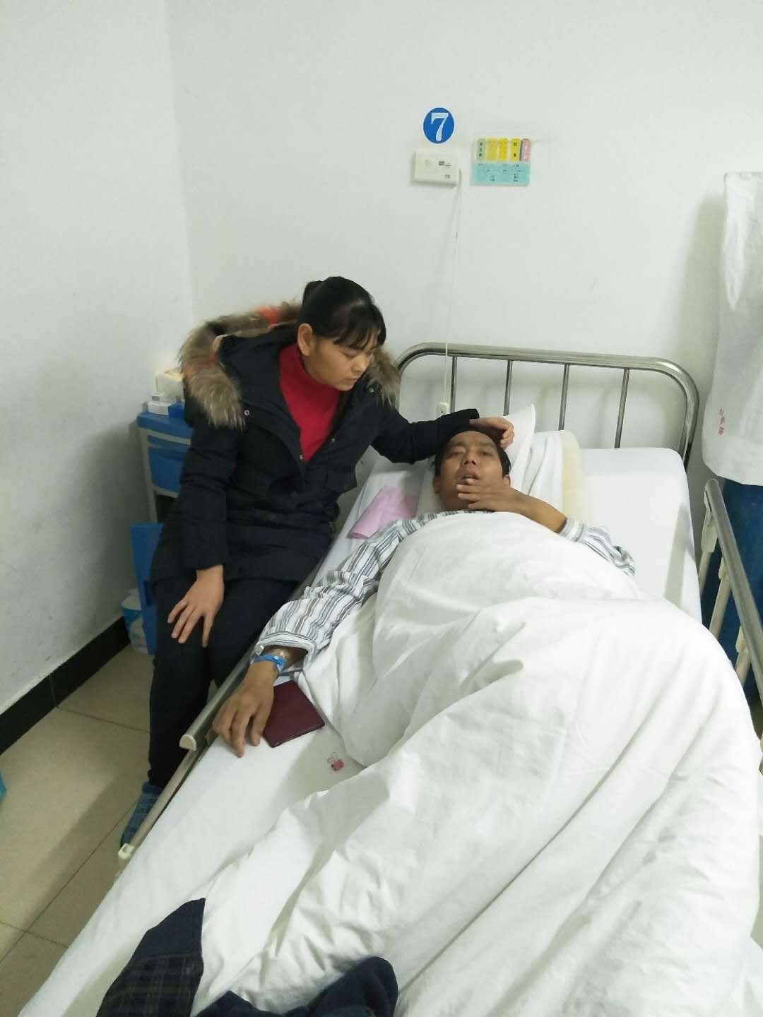 新婚40天生病,卧床19年妻子不离不弃,命苦女人付出所有青春!