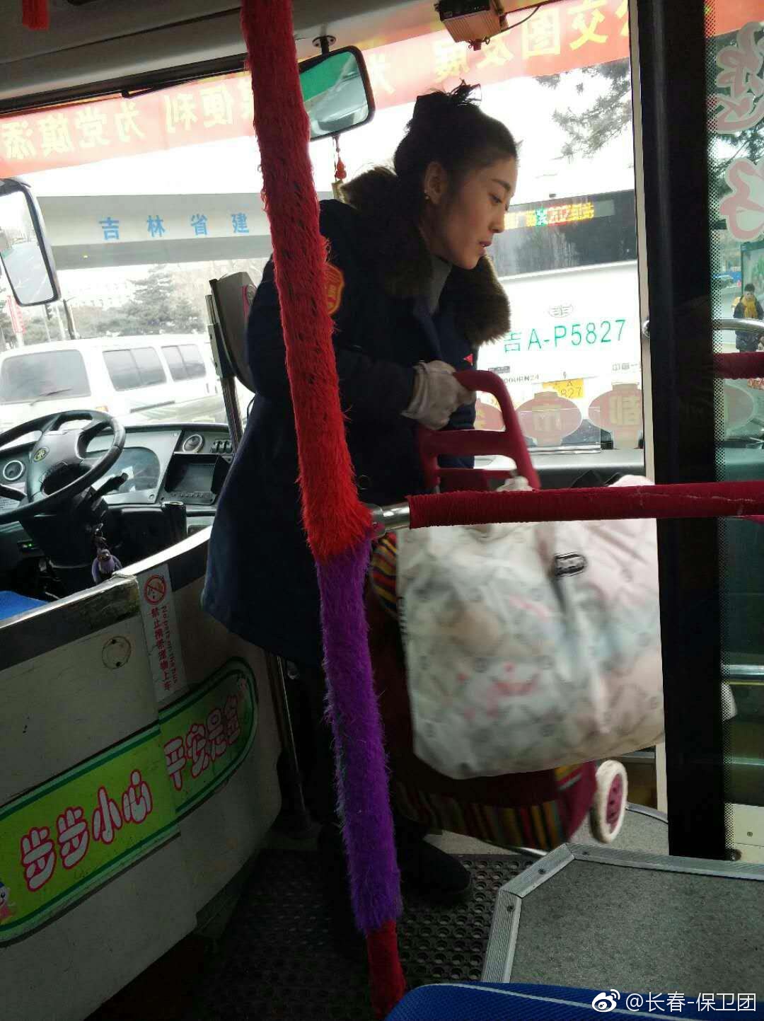 给13路公交车美女司机点个赞!