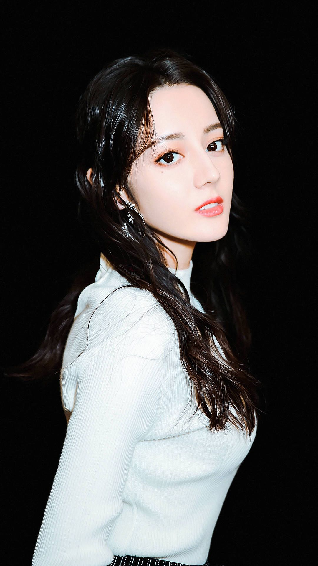 用一个词语形容迪丽热巴的美,你会用哪个词语