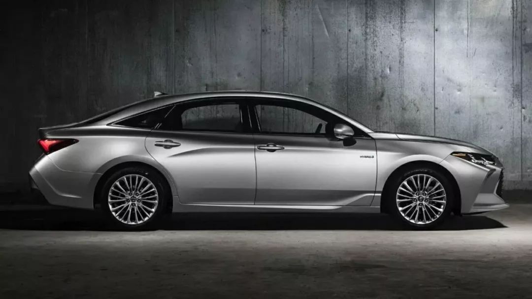 锐志停产别害怕,全新丰田亚洲龙即将登场