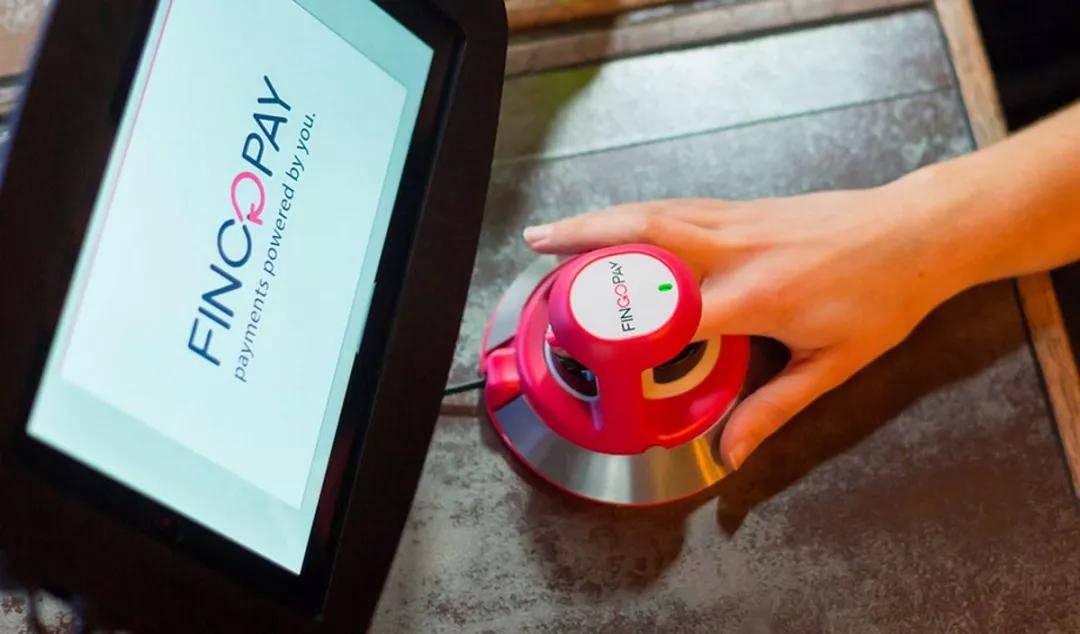 老外不服支付宝微信,发明手指静脉支付,不带手