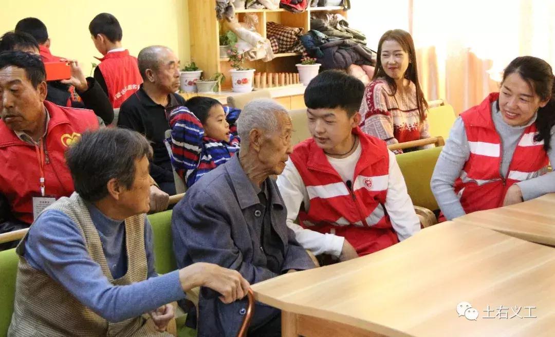 “青春伴夕阳”项目之土右义工走进寿康养老院文艺慰问活动