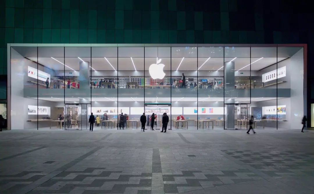 sinachuangshiji 文/科技新知 作为全球最赚钱的线下零售店,apple