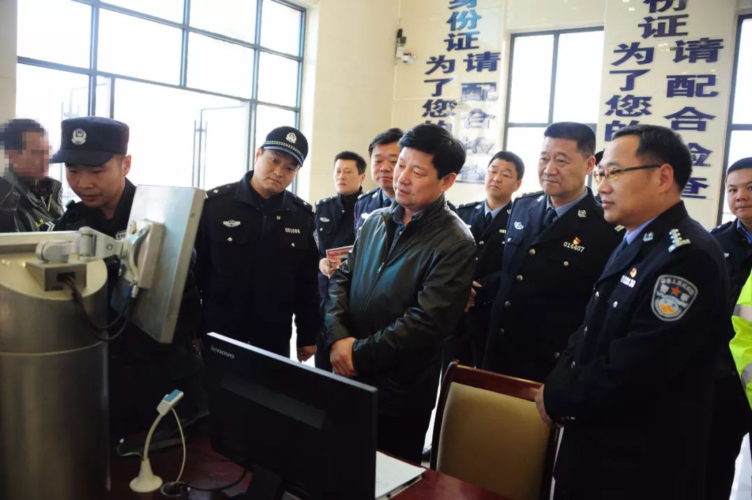 省公安厅副厅长吴忠华到邓州检查指导交通安全管理工作